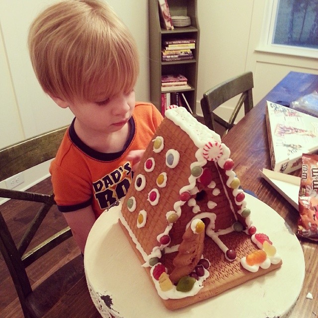 Finishing up the gingerbread house!